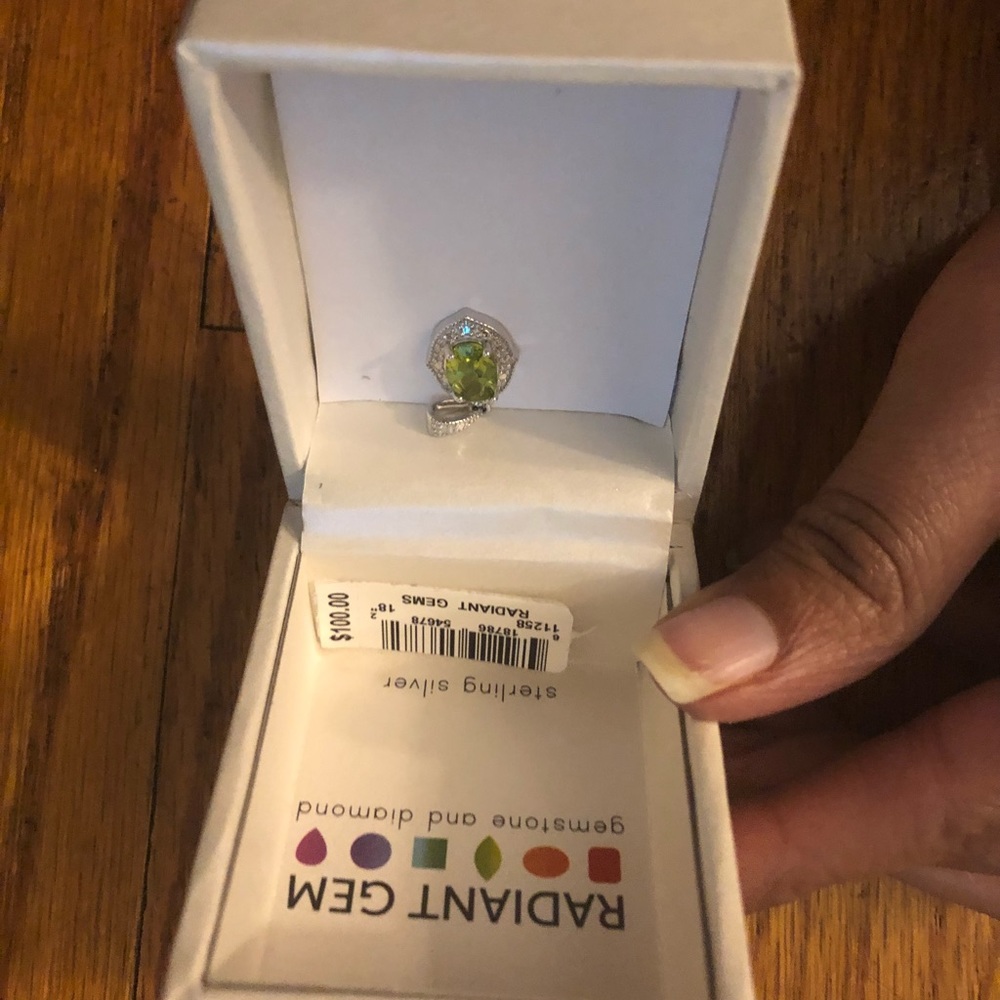 August birthstone gem pendant